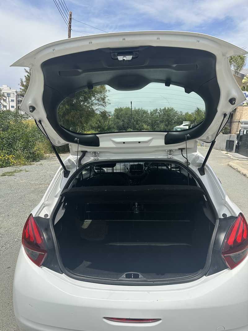 2018 Peugeot 208 1,6L 2018 Cyprus
