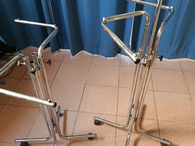 Clothes stands, Επαρχία Λάρνακας — Λιβάδια Λάρνακας