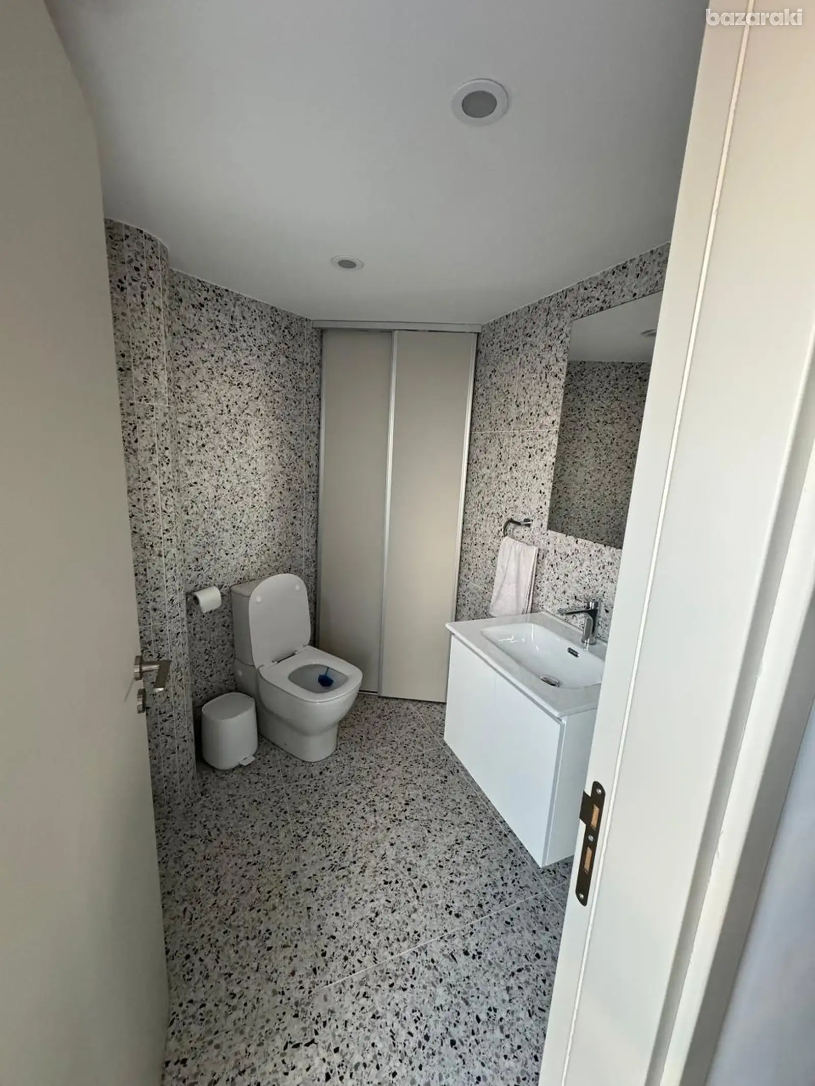 House, 2 bedrooms — 5