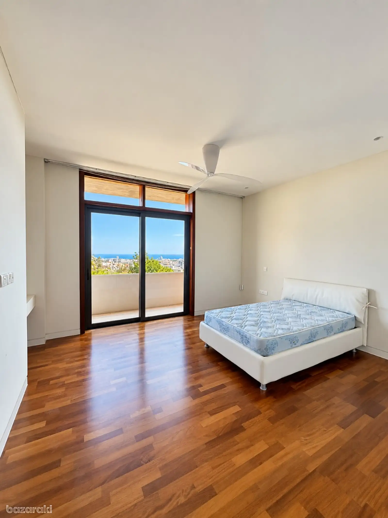 Villa, 6 bedrooms — 8