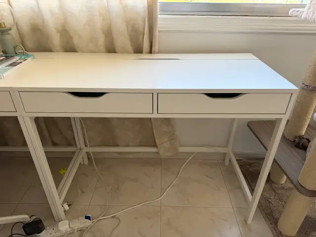 Ikea desk alex, Επαρχία Λάρνακας — Λάρνακα - Μακένζυ