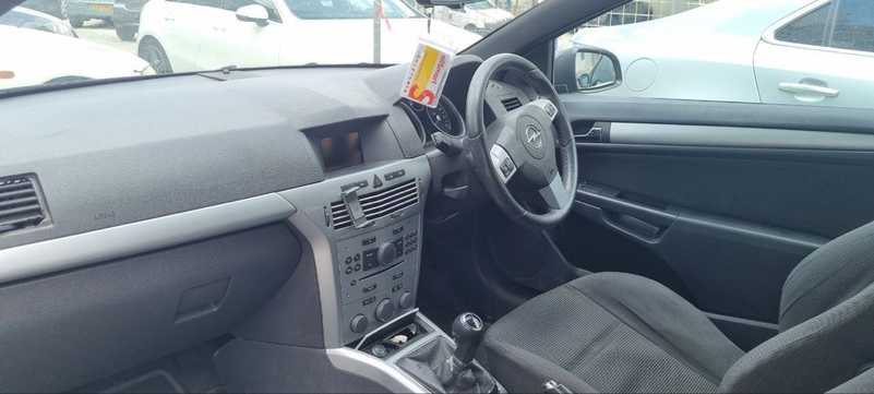 2010 Opel, Vauxhall Astra 1,6L 2010 Cyprus