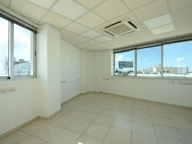 1st floor office space for rent in central location in paralimni, Famagusta — Paralimni - 4