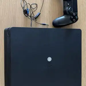 Sony playstation 4 slim 1tb + controller + 5 games - good condition, Limassol — Germasogeia Tourist Area