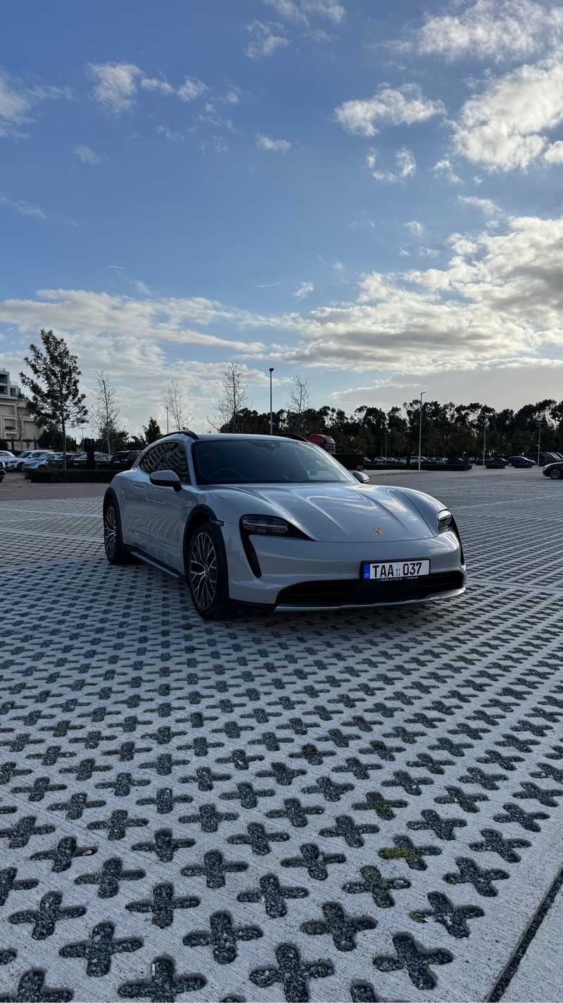 Porsche Taycan Electric 2022