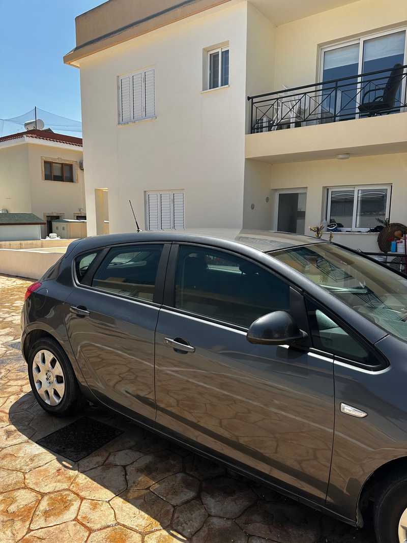 2010 Opel, Vauxhall Astra 1,6L 2010 Cyprus