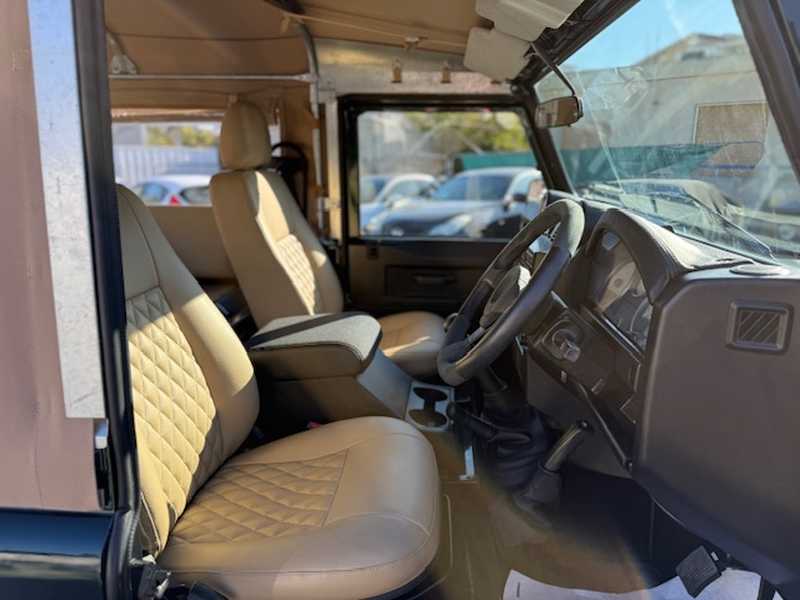 2014 Land Rover Defender 2,2L 2014 Cyprus