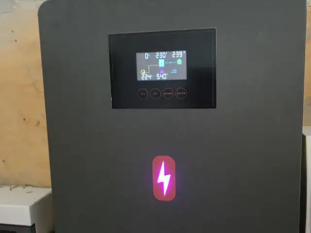 Solar systems hybrid inverters+ 25 batteries in top condition vs new, Larnaca — Kofinou - 3