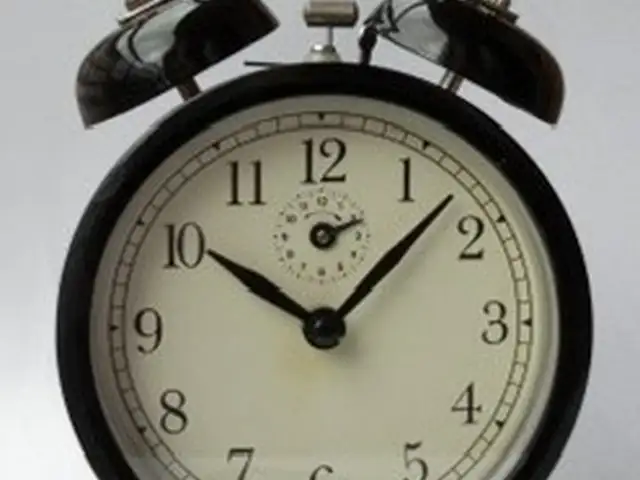 Antique 1970s desktop alarm/ wind up/ bell metal black clock - fully functional, Επαρχία Πάφου — Paphos - Άγιος Θεόδωρος