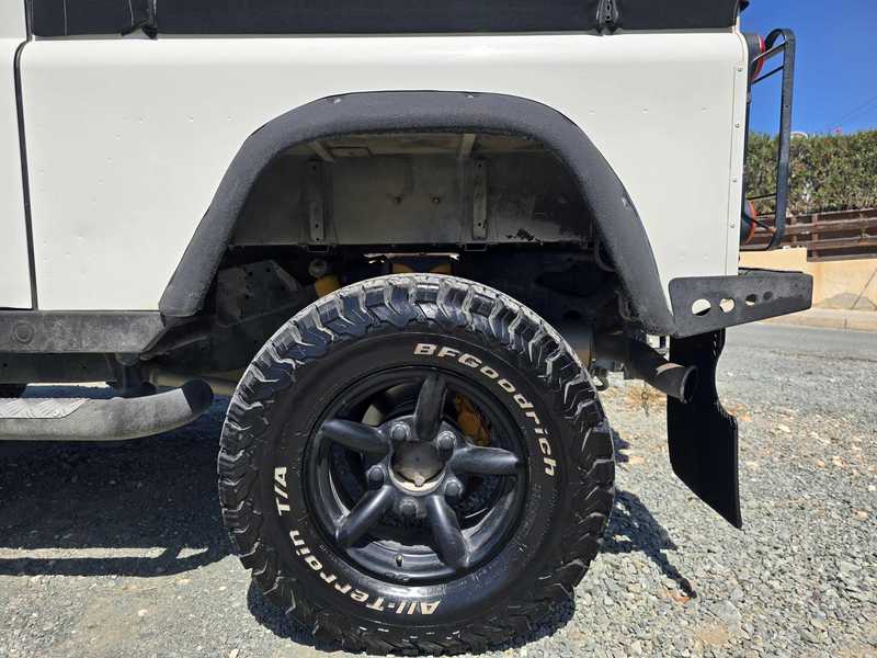 2001 Land Rover Defender 2,5L 2001 Cyprus