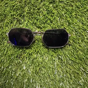Silver hexagonal metal frame sunglasses with grooved edges & black lenses, Επαρχία Λεμεσού — Άγιος Ιωάννης Λεμεσού