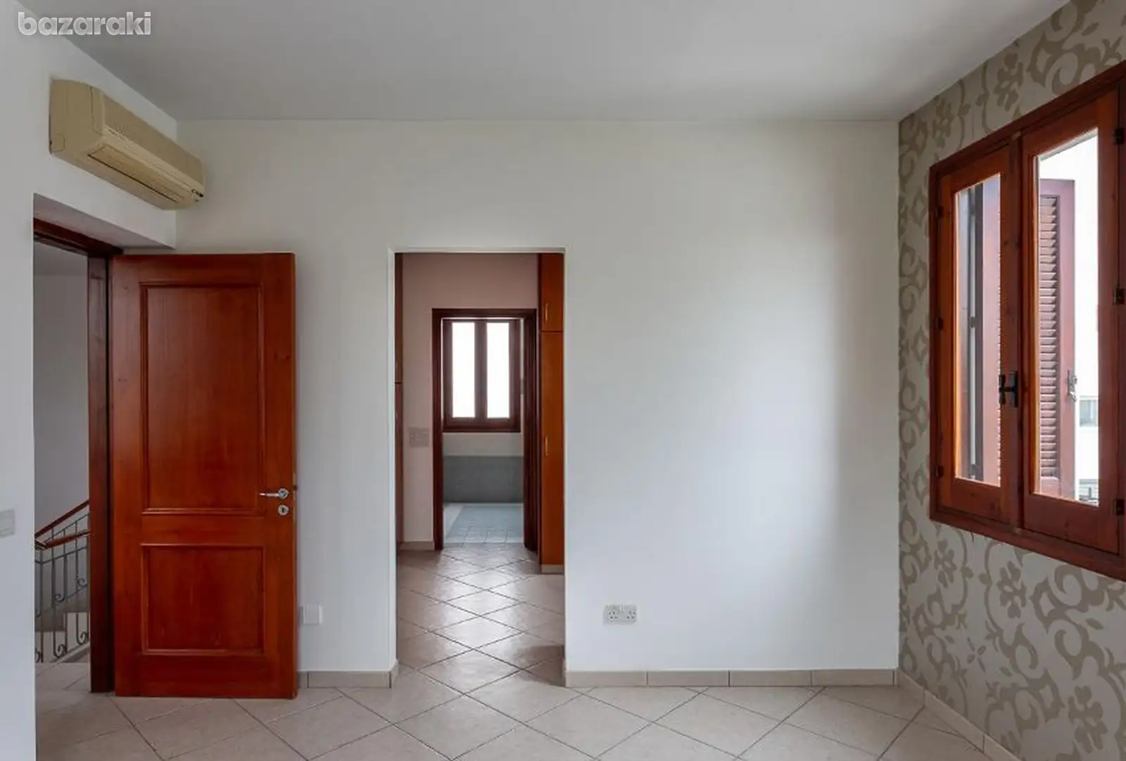 Villa, 5 bedrooms — 8
