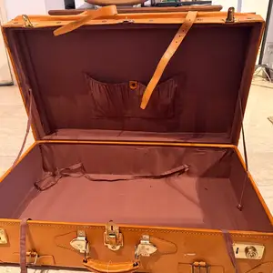 Old vintage suitcase, Επαρχία Λευκωσίας — Λευκωσία - Φανερωμένη