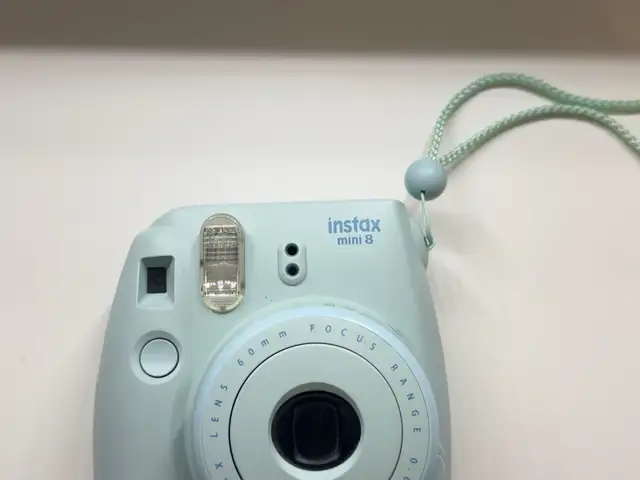 Instax camera, Επαρχία Λεμεσού — Λεμεσός - Μέσα Γειτονιά