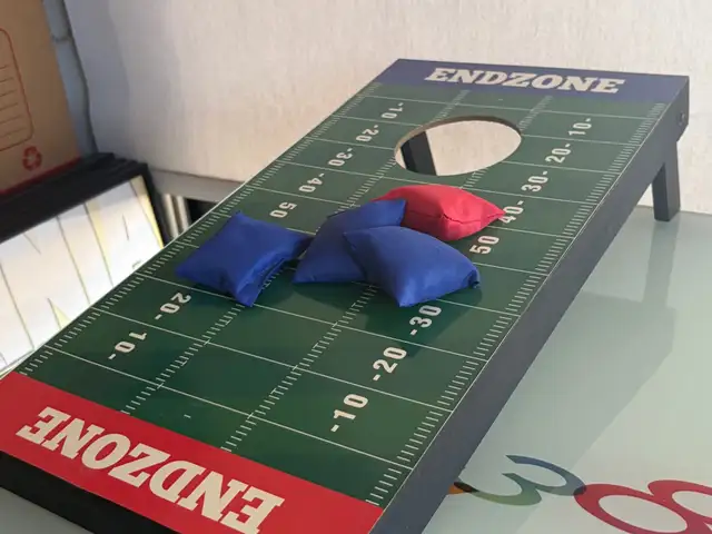 New toss and score football beanbag desktop game cornhole single red blue w/4bag, Επαρχία Πάφου — Paphos - Άγιος Θεόδωρος