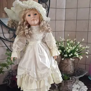 Old porcelain doll 60cm tall, Επαρχία Λευκωσίας — 'Έγκωμη
