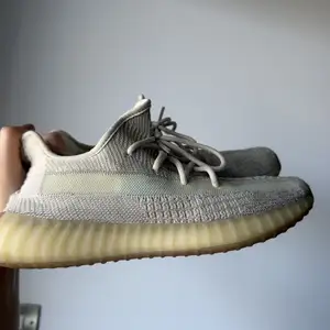 Yeezy boost 350, Επαρχία Λεμεσού — Λεμεσός - Μέσα Γειτονιά
