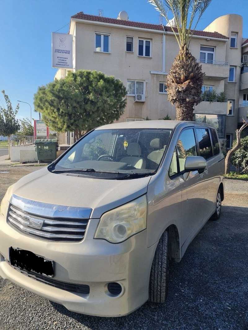 Toyota Noah 1,6L 2015