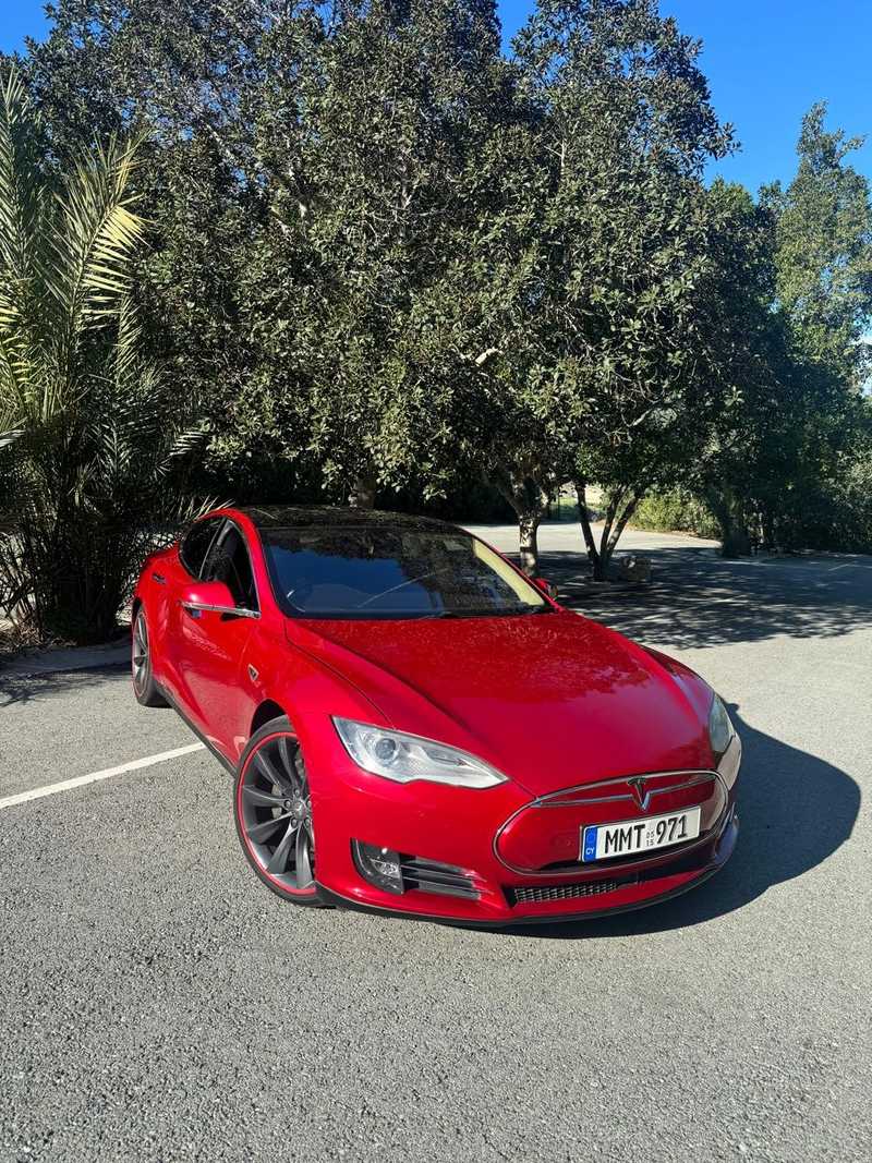 Tesla Model S Electric 2015