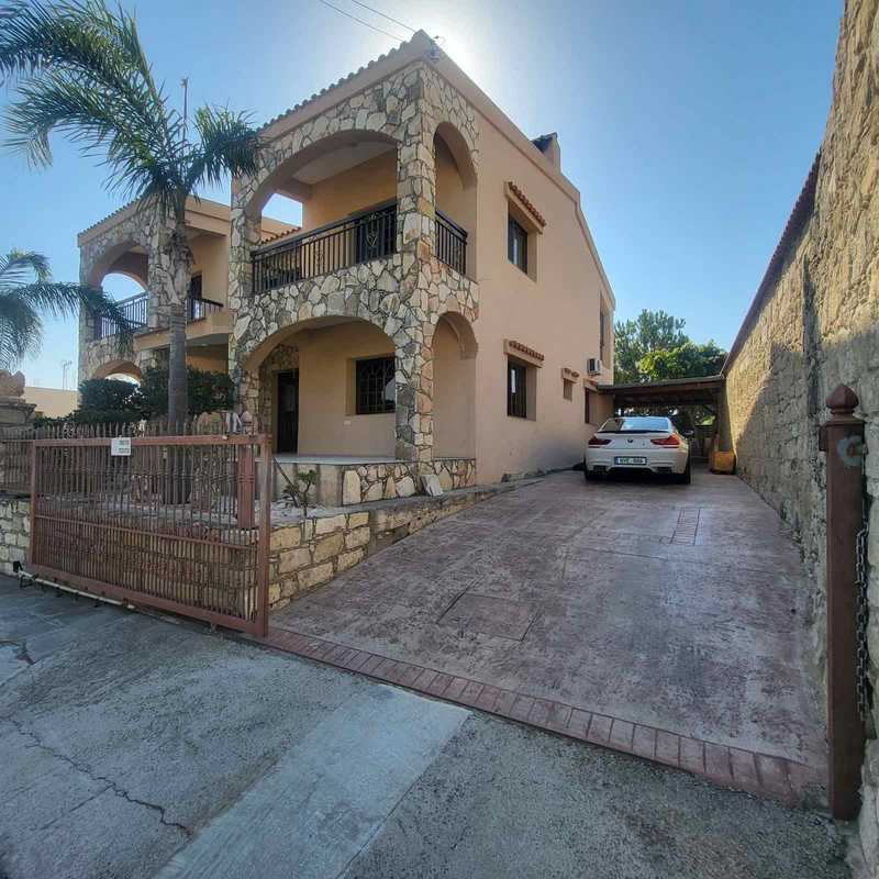 4-bedroom detached house for sale
