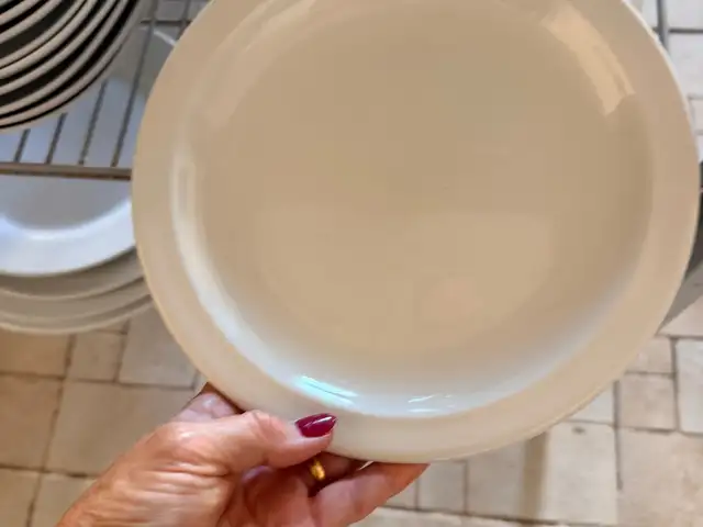 Plates/ bowls/ mugs / cups and saucers, Limassol — Pissouri