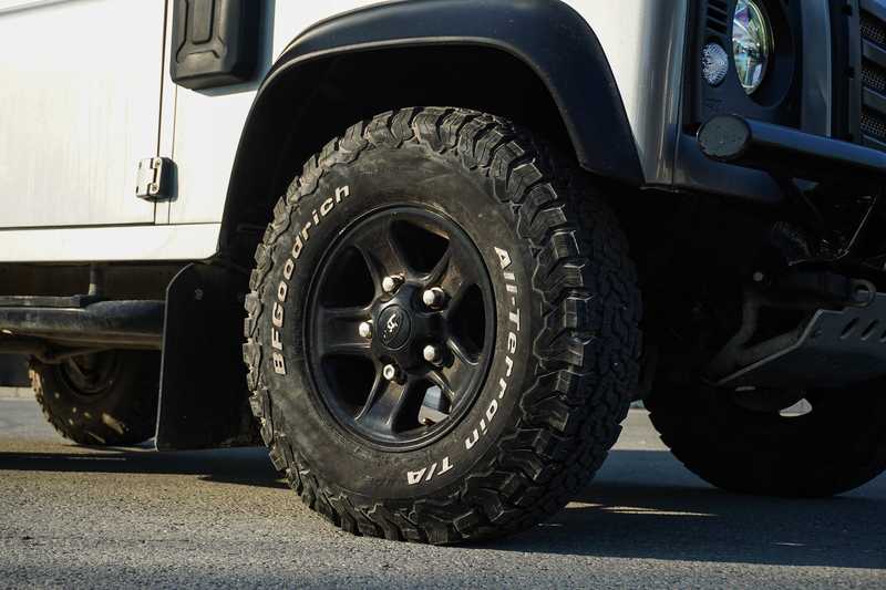 2011 Land Rover Defender 2,2L 2011 Cyprus