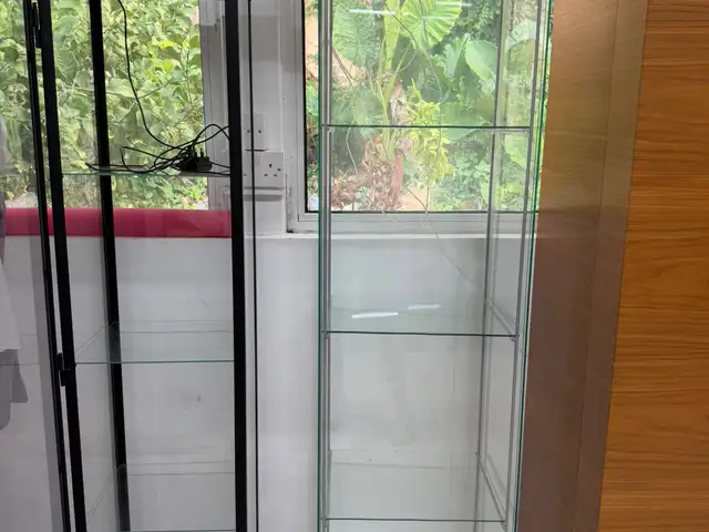 Side tables - glass diplay cabinets, Paphos — Mesa Chorio