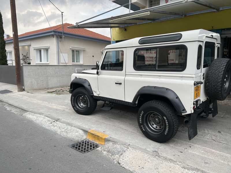 2000 Land Rover Defender 2,5L 2000 Cyprus