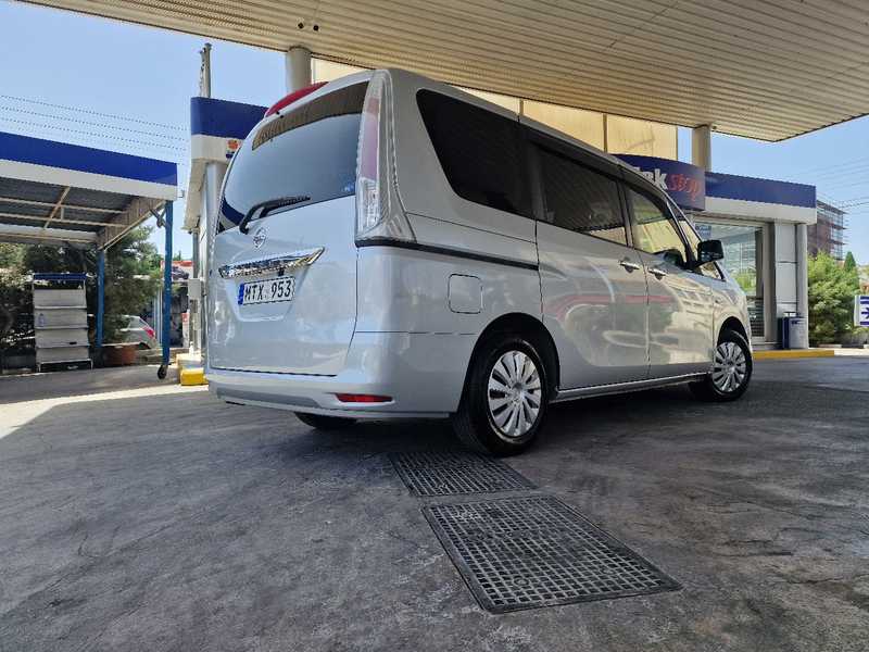 2013 Nissan Serena 2,0L 2013 Cyprus