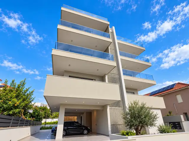 3-bedroom apartment for sale, Limassol — Limassol - Mesa Geitonia