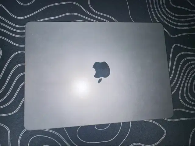 Macbook air 13 in m4 broken screen, Nicosia — Latsia - Agios Georgios
