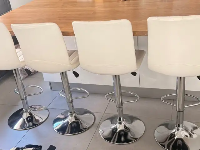 Σκαμπό μπαρ/νησίδας με ρυθμιζόμενο ύψος, Επαρχία Λευκωσίας — Αγλαντζιά