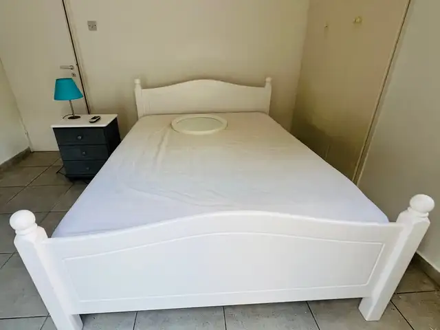 Bed with mattress, Επαρχία Πάφου — Πάφος - Κάτω Πάφος