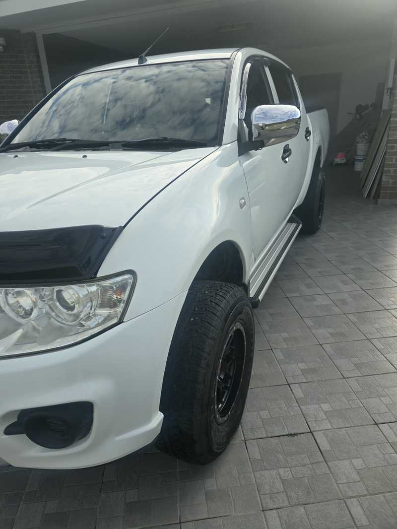 2015 Mitsubishi L200 2,5L 2015 Cyprus