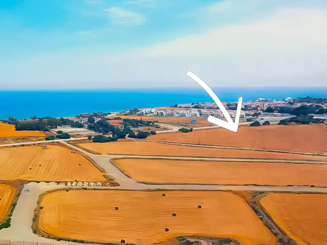 Tourist Plot 8084 m², Επαρχία Λάρνακας — Περιβόλια Λάρνακας