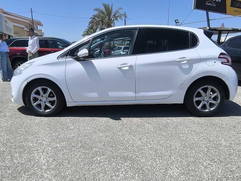 2015 Peugeot 208 1,4L 2015 Cyprus