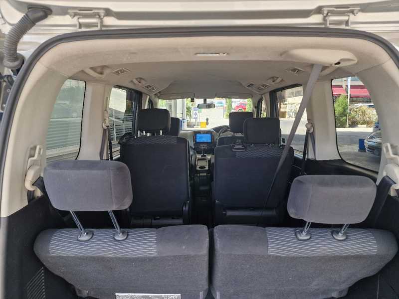 2013 Nissan Serena 2,0L 2013 Cyprus