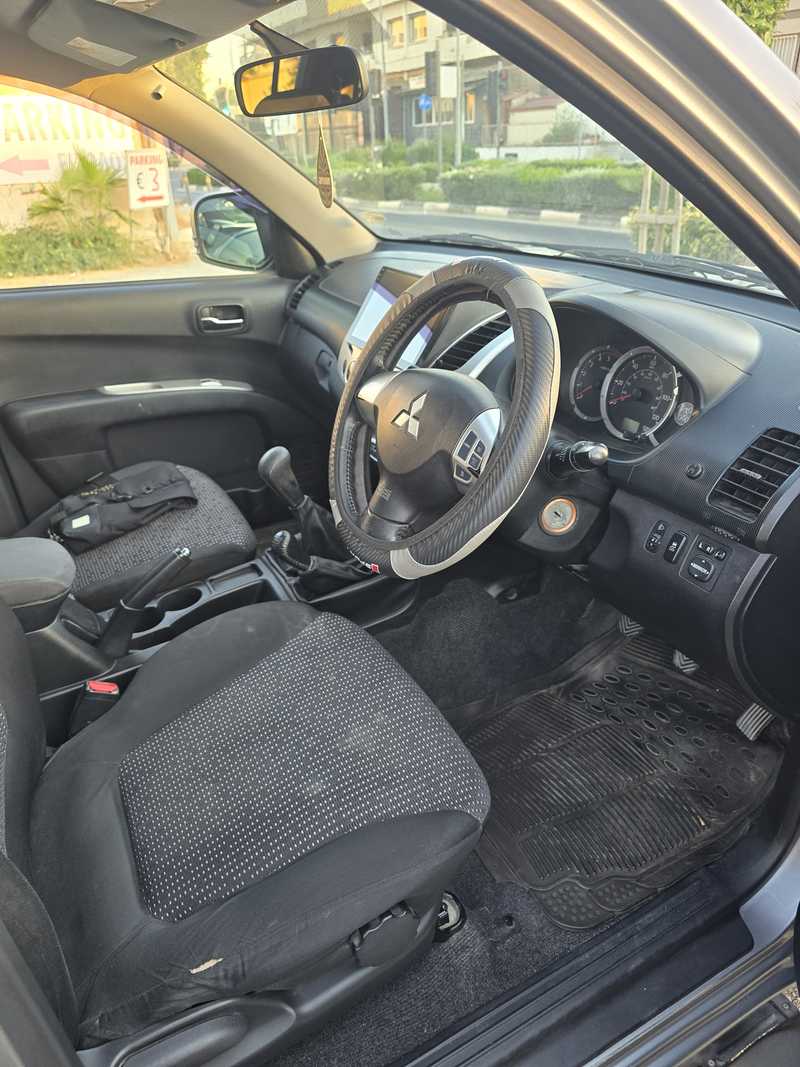 2015 Mitsubishi L200 2,4L 2015 Cyprus