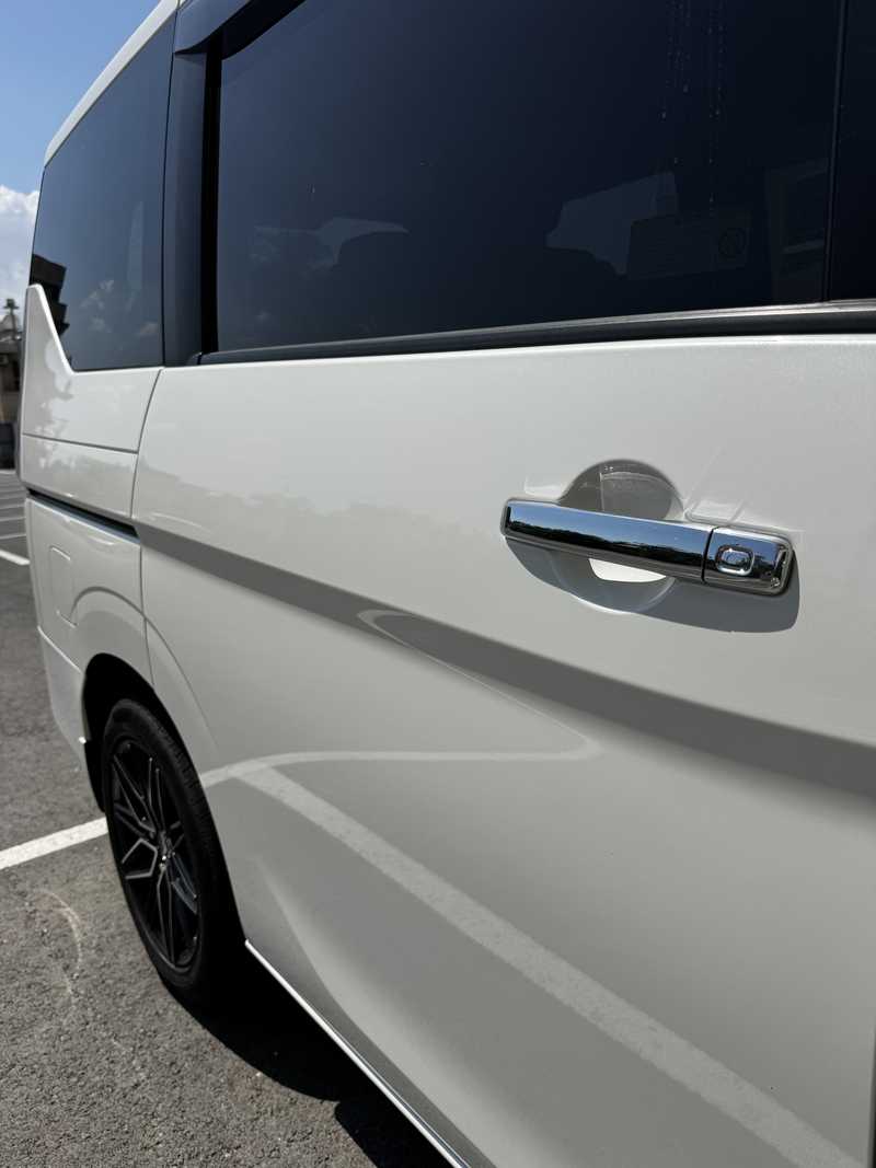 2018 Nissan Serena 2,0L 2018 Cyprus