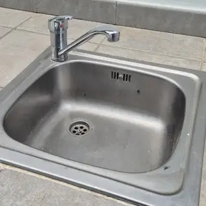 Ανοξείδωτος νεροχύτης με mixer κουζίνας, Nicosia — Egkomi - Makedonitissa