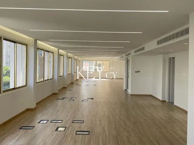 Office available, makariou iii avenue, 250sqm., Limassol — Limassol - Neapolis