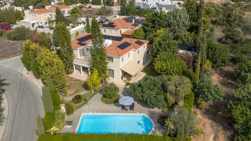 6-bedroom villa for sale