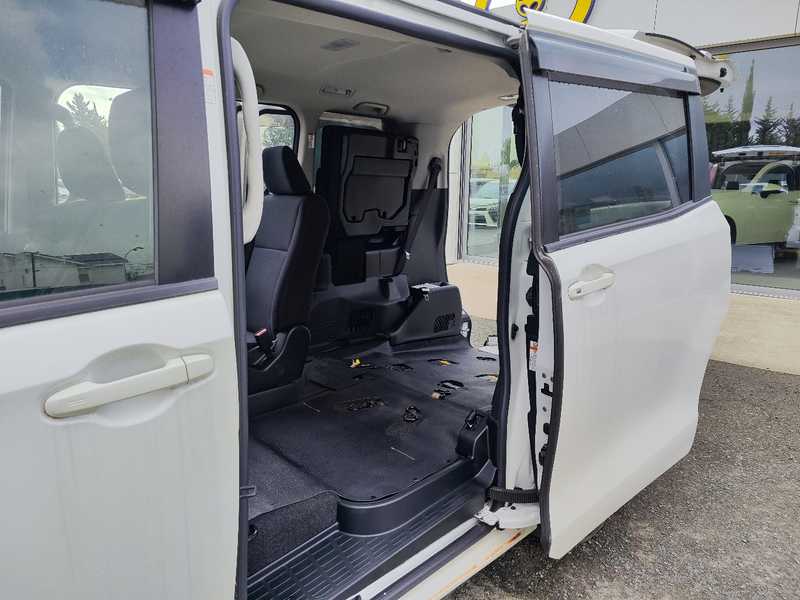 2020 Toyota Noah 2,0L 2020 Cyprus