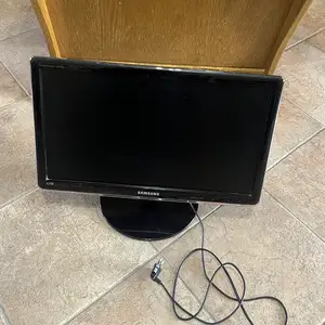 Samsung 22 lcd tv / pc monitor hdmi & vga works with pc decoder required for tv, Επαρχία Λεμεσού — Άγιος Αθανάσιος