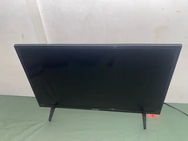 Dual smart tv . everything working, netflix, youtube ., Επαρχία Λευκωσίας — Στρόβολος - Ακρόπολη
