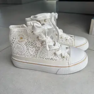 Mayoral sneakers, Limassol — Limassol - Neapolis