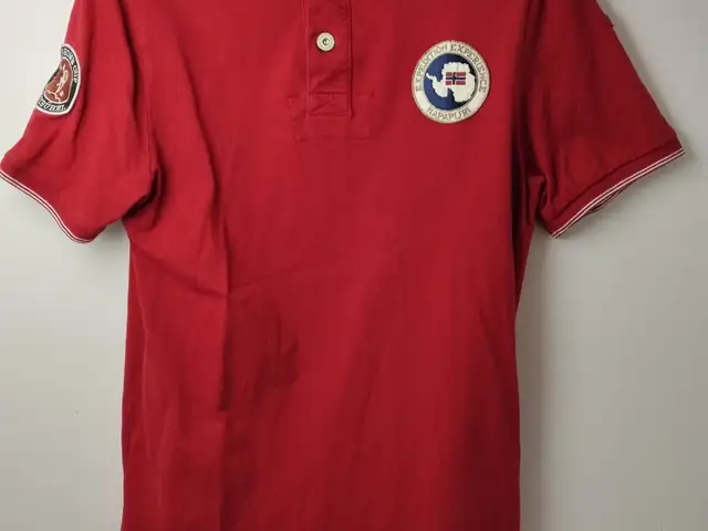 Napapijri Men's Red Pique Polo Shirt Expedition Experience Crest Size M, Nicosia — Strovolos - Acropolis