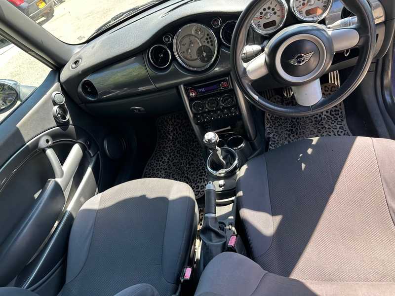2004 Mini Convertible 1,6L 2004 Cyprus