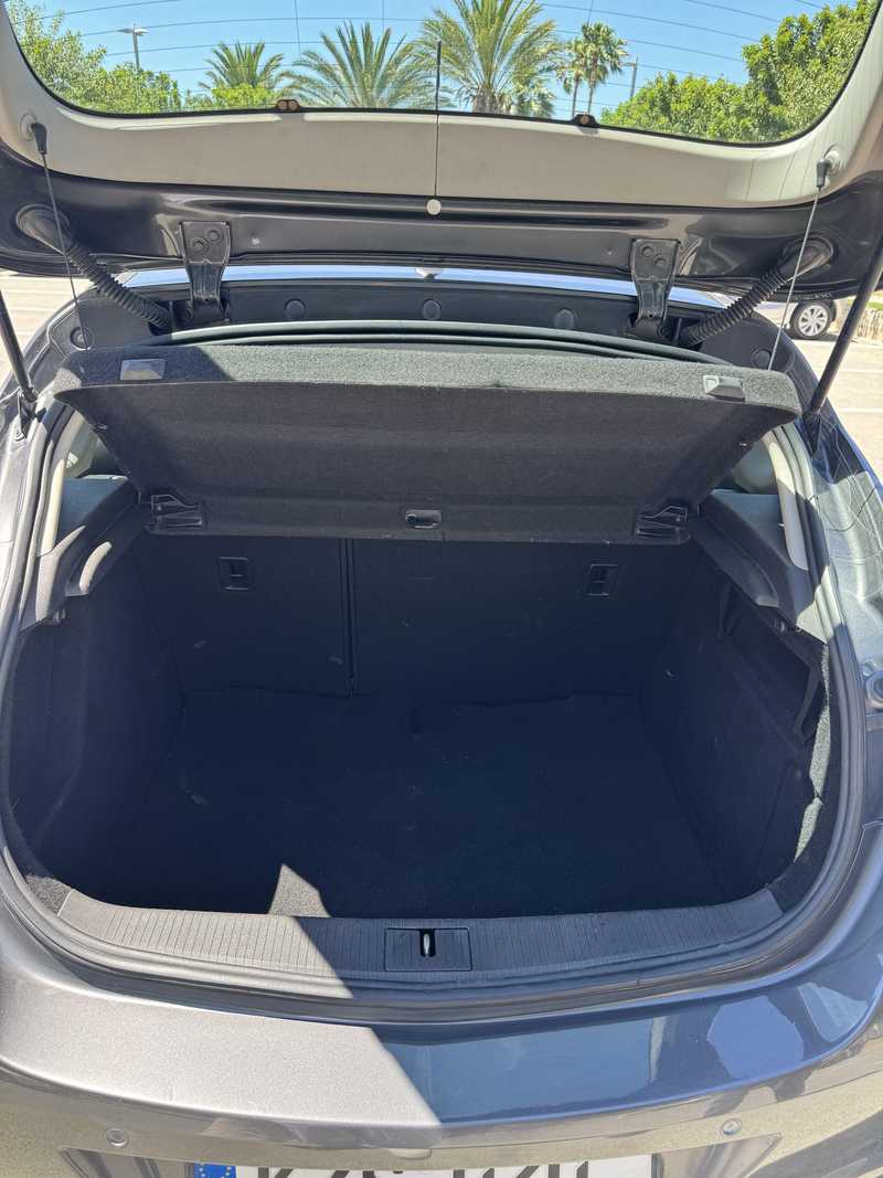 2010 Opel, Vauxhall Astra 1,6L 2010 Cyprus