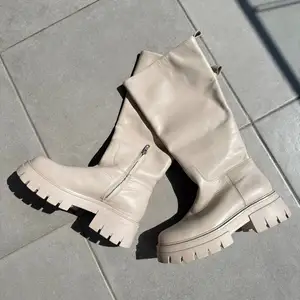 Ash women's boots, Επαρχία Λεμεσού — Λεμεσός - Άγιος Νικόλαος